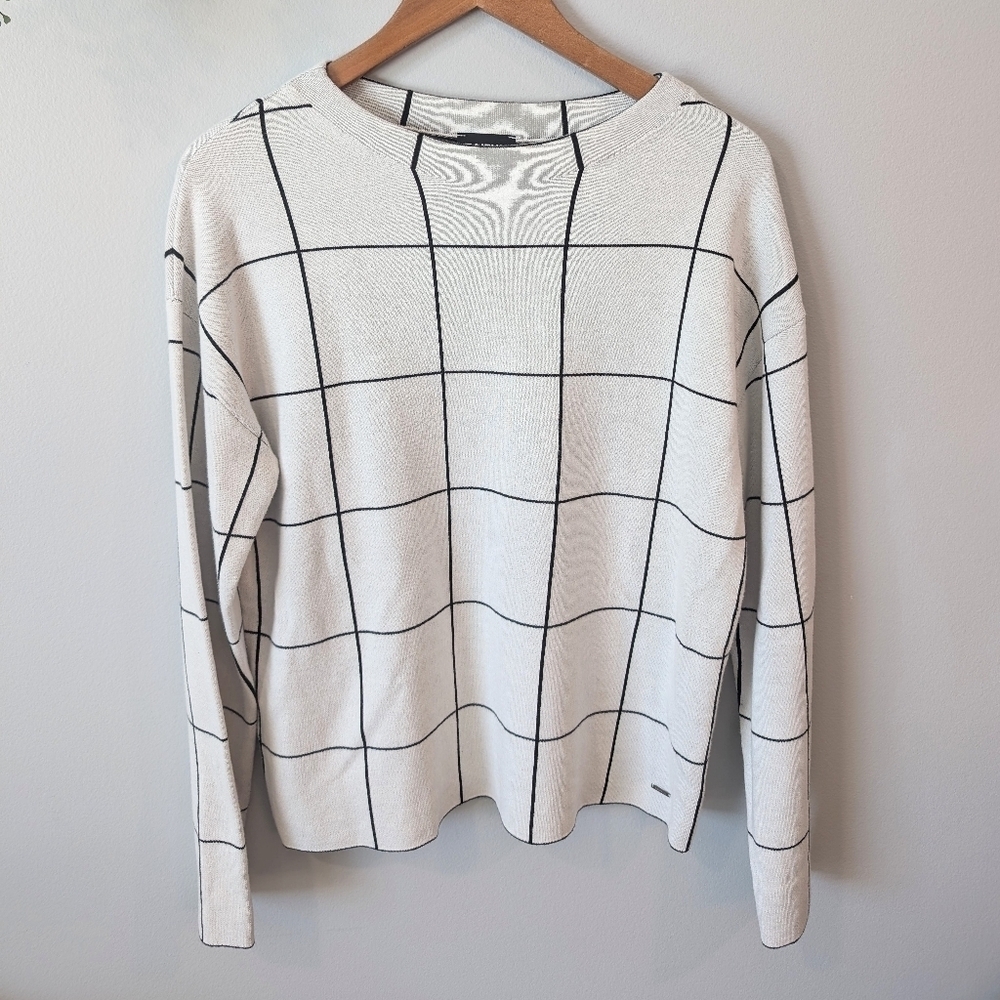 Taifun geometric sweater size. L